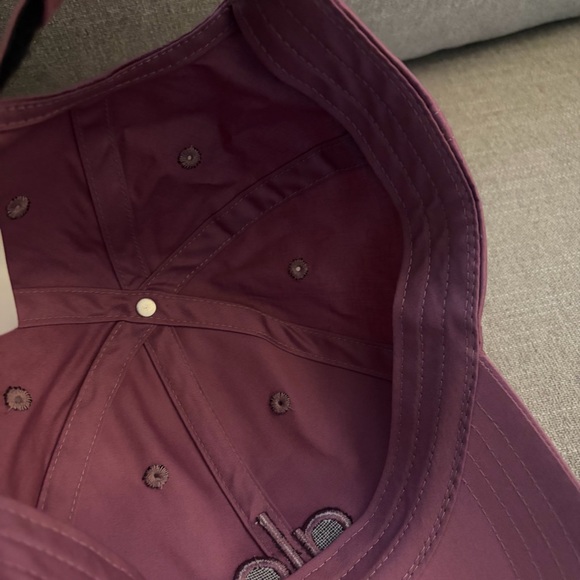 Alo Yoga Off-Duty Cap Soft Mulberry - Picture 6 of 8